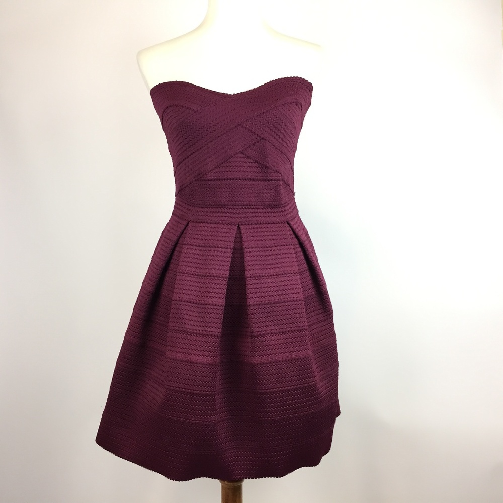 Express burgundy stretch puffy pleated strapple L